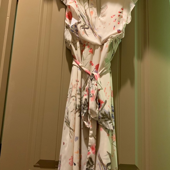 Elegant Flowery Maternity Dress w/Flared Shoulders - Picture 6 of 16